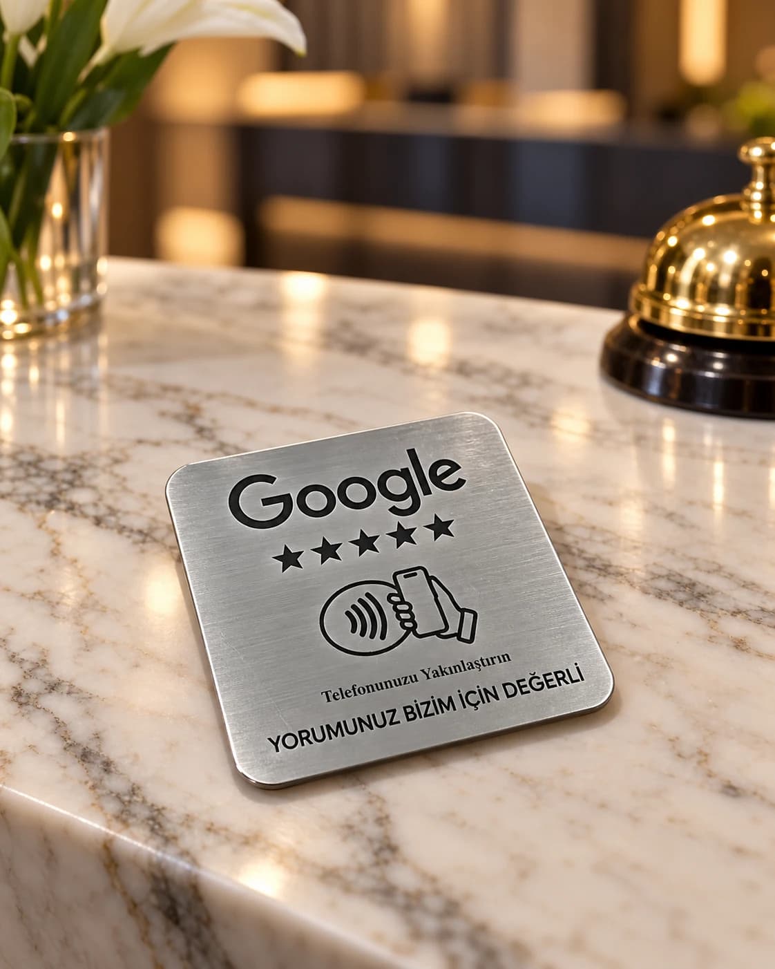 Resepsiyon tezgâhında NFC yorum plakası